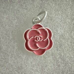 Chic Pink Floral Pendant Necklace